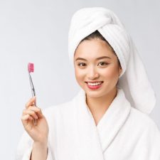 How Long After Tooth Extraction Can I Brush My Teeth With Toothpaste?