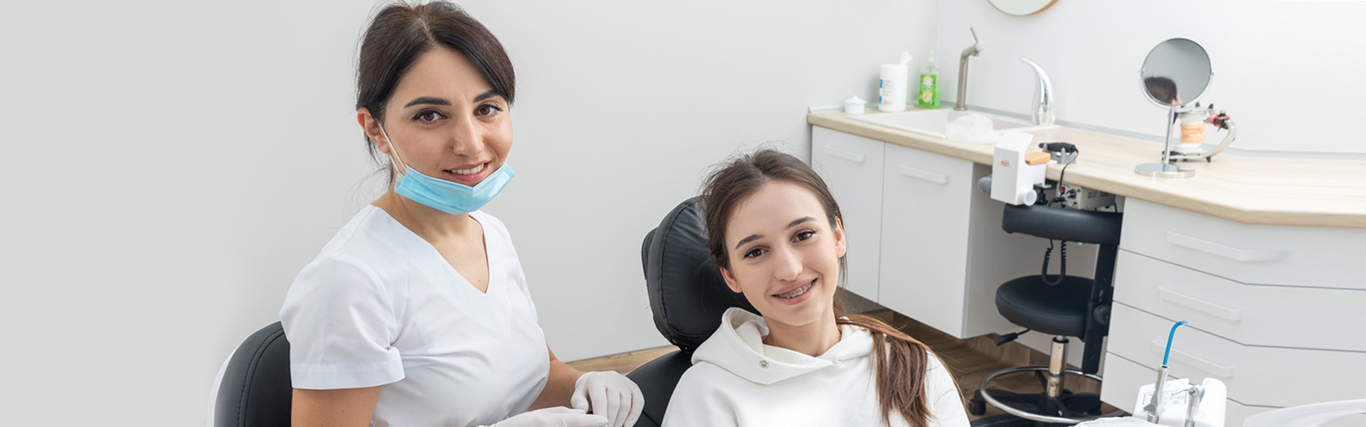 Comparing Invisalign to Traditional Braces for Adults: Which is Right for You?